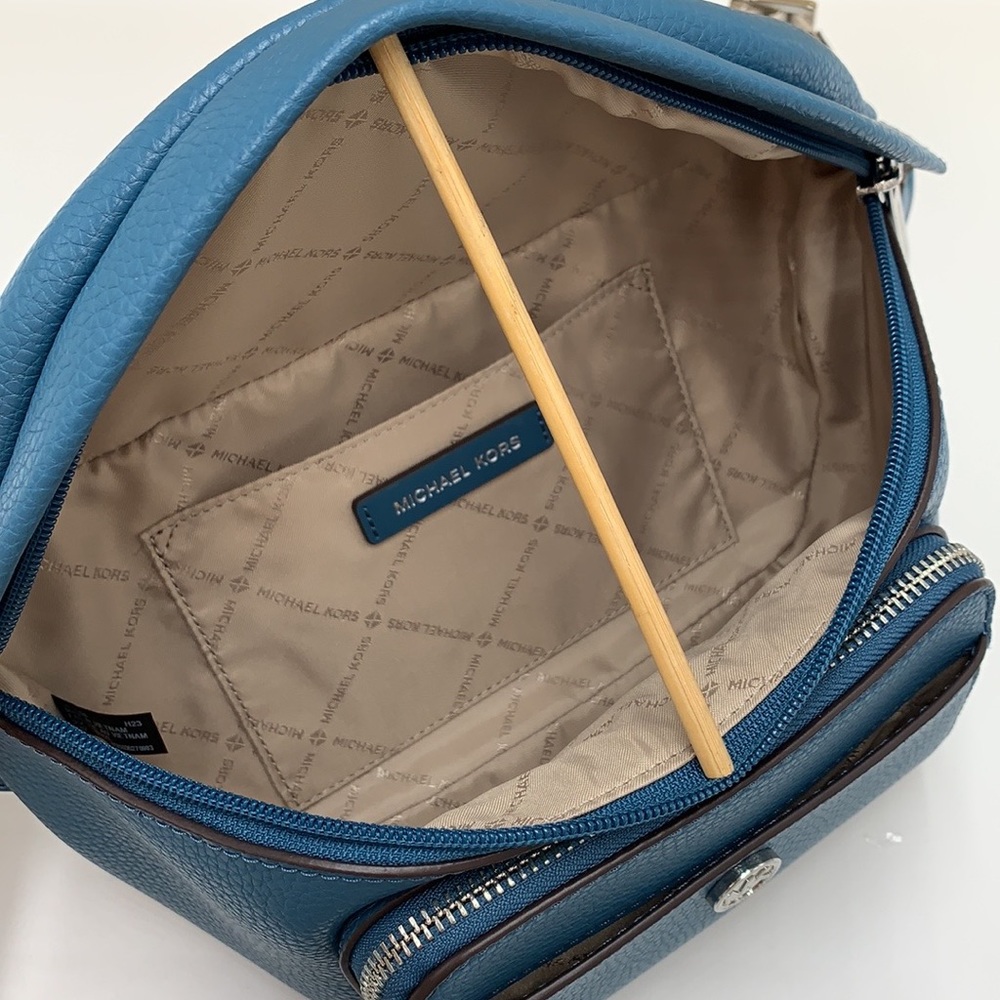 MICHAEL KORS
Maisie Large Pebbled Leather 2-in-1
Waistpack Fannypack Crossbody - Picture 9 of 16